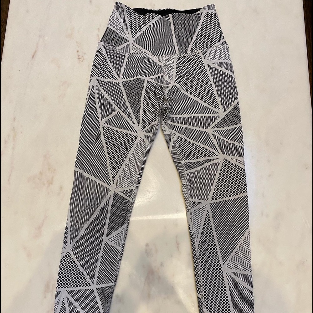 Beyond Yoga Leggings: size small